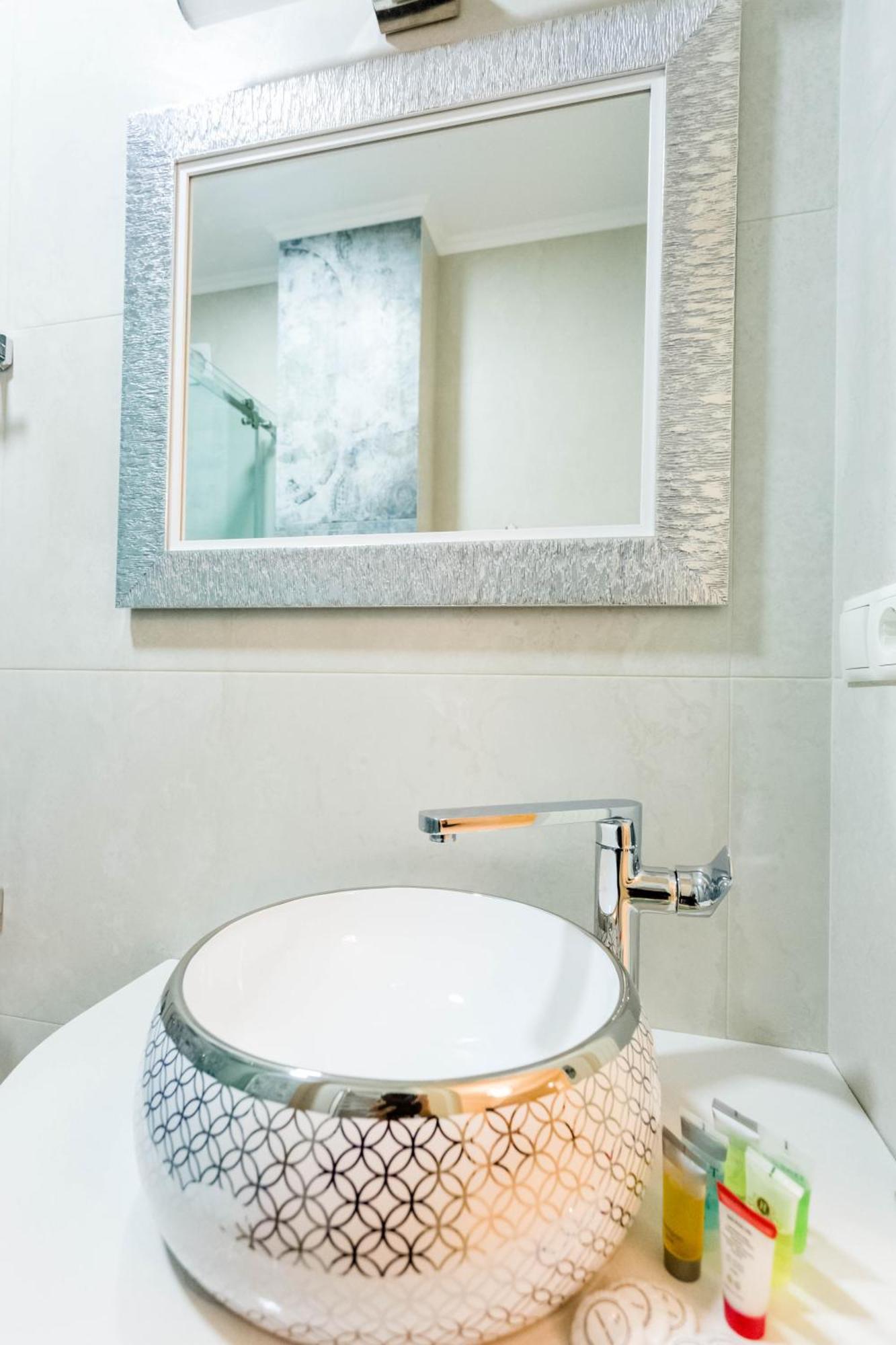 City Luxury Apartment L Tbilisi Buitenkant foto