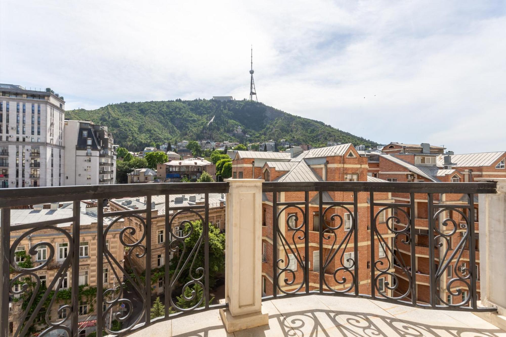 City Luxury Apartment L Tbilisi Buitenkant foto